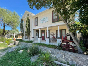 Carriage Inn - Tarpley Suite 5